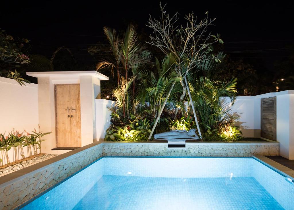 Bazén v ubytování Aloha Beach House Bingin nebo v jeho okolí