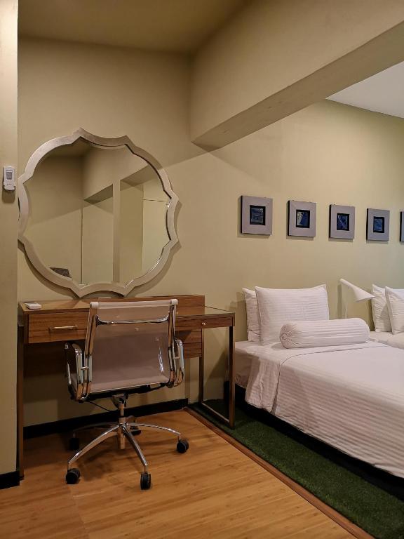 Postel nebo postele na pokoji v ubytování Bedrock Hotel Ipoh