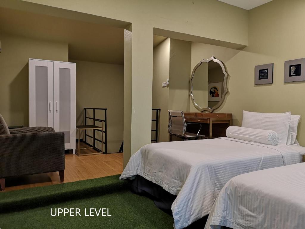 Postel nebo postele na pokoji v ubytování Bedrock Hotel Ipoh