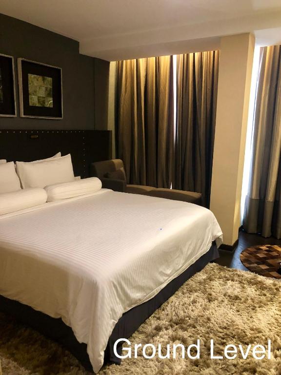 Postel nebo postele na pokoji v ubytování Bedrock Hotel Ipoh