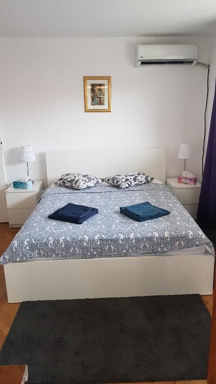 Postel nebo postele na pokoji v ubytování 12 Residence Cotroceni