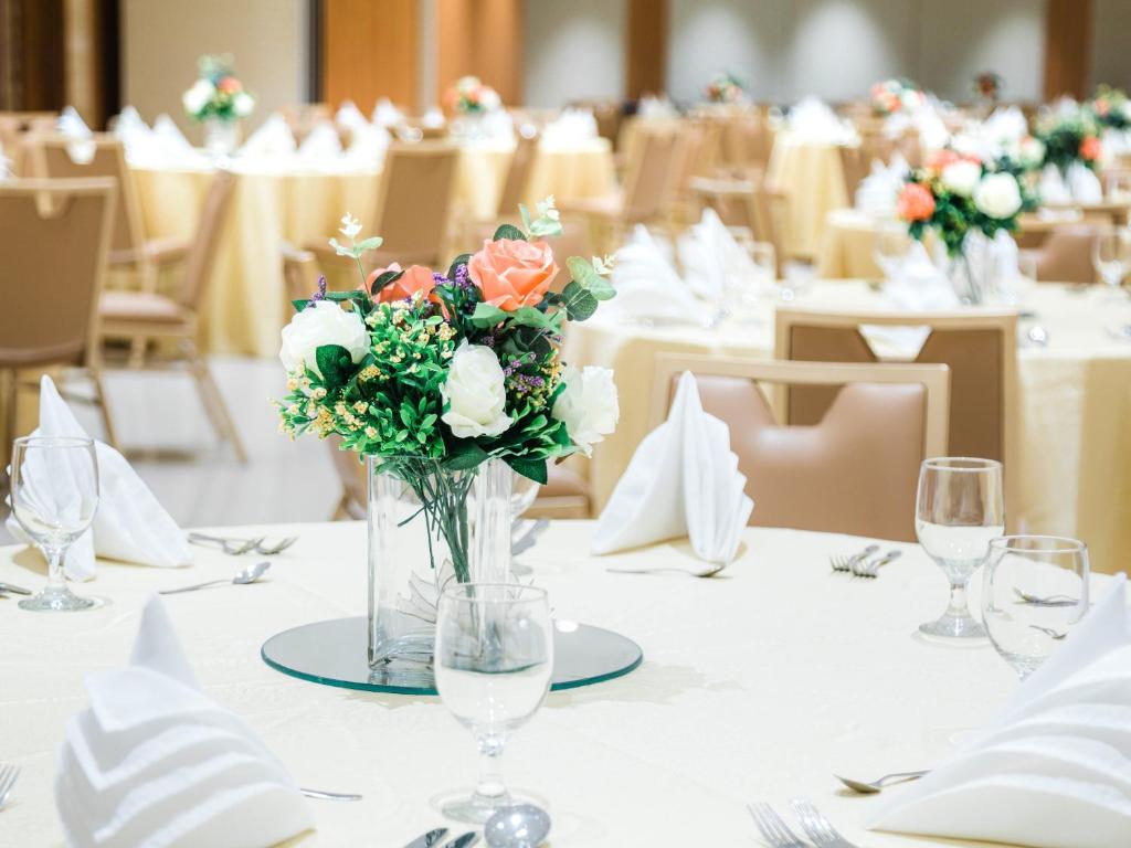 Restaurace v ubytování Henann Palm Beach Resort