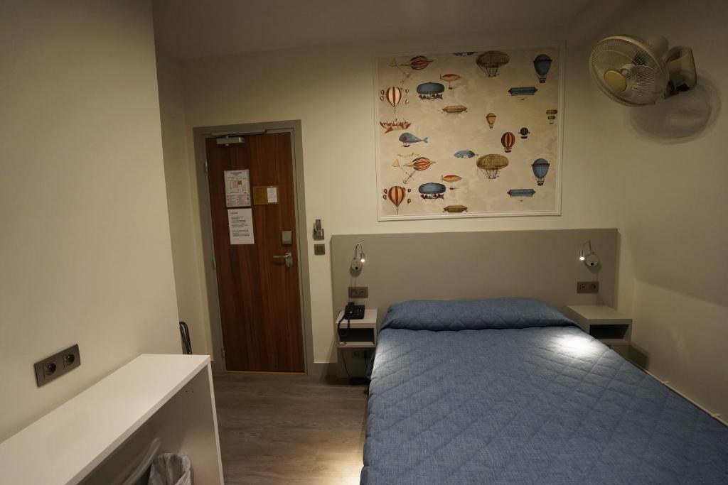 
Single Room with Private Bathroom
