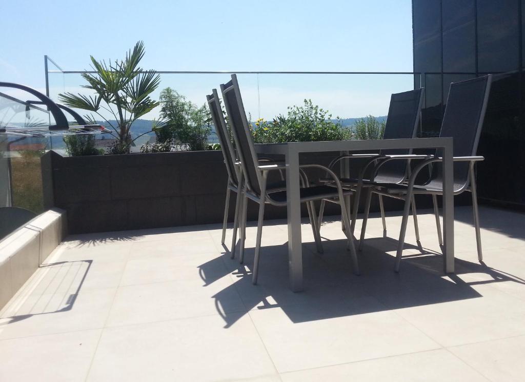 a table and chairs on the roof of a building at Passivhaus 750m vom Bodensee -- 2x E-bike inklusive -- Neubau 2019 am Ortsrand in Öhningen