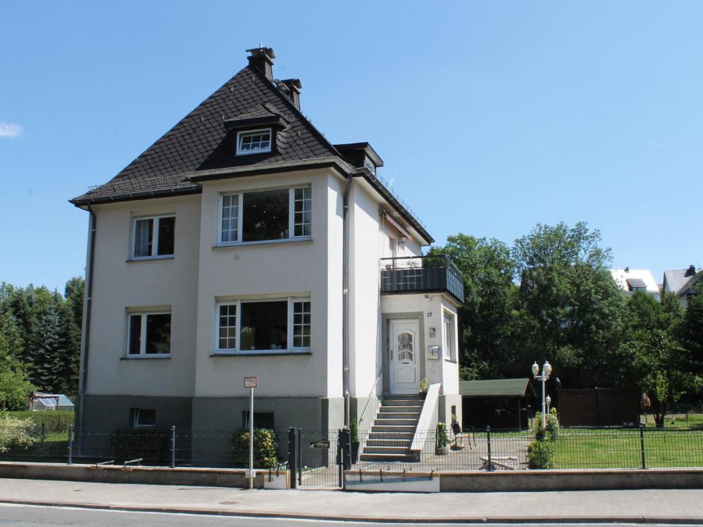 a white house with a black roof at Ferienwohnung Niggemann in Bestwig