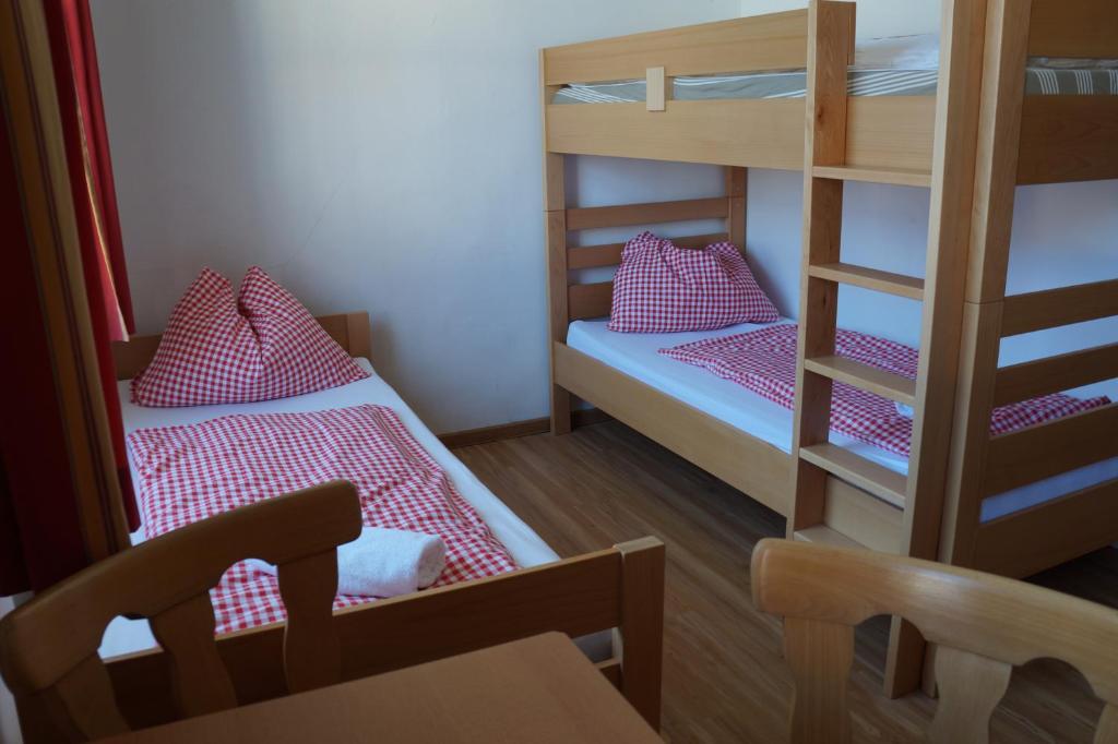 Postel nebo postele na pokoji v ubytování Luise Wehrenfennig & Haus EvA