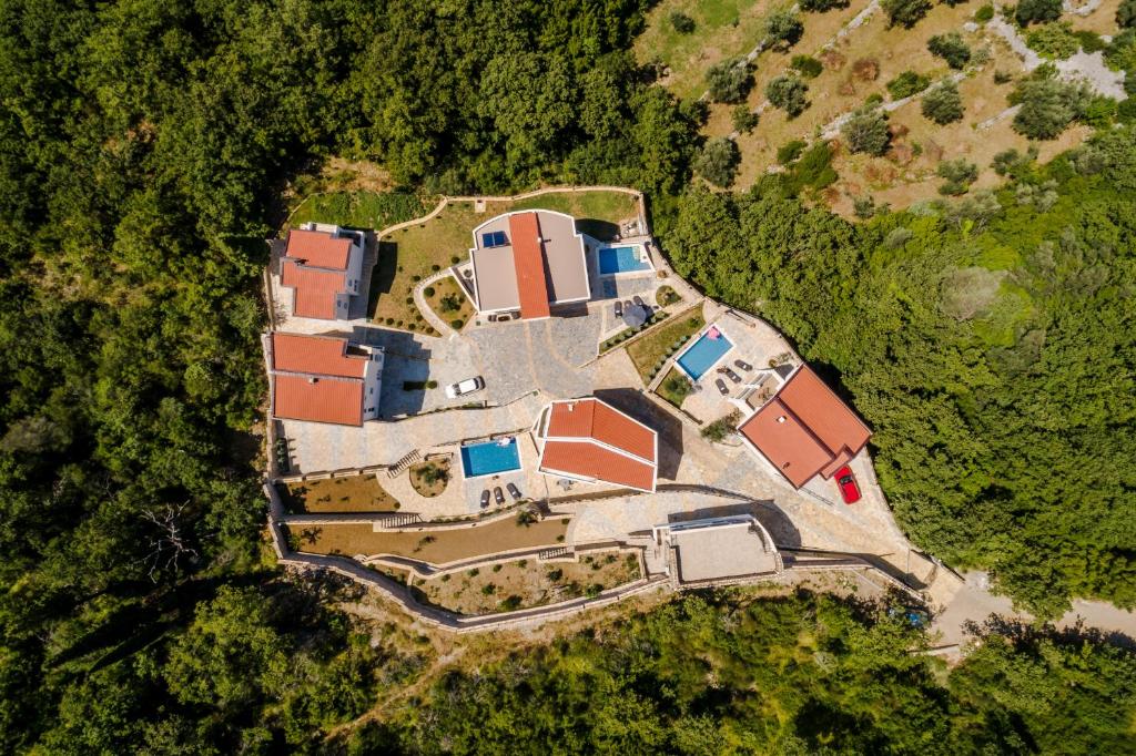 Vaade majutusasutusele Dolaca Villas linnulennult