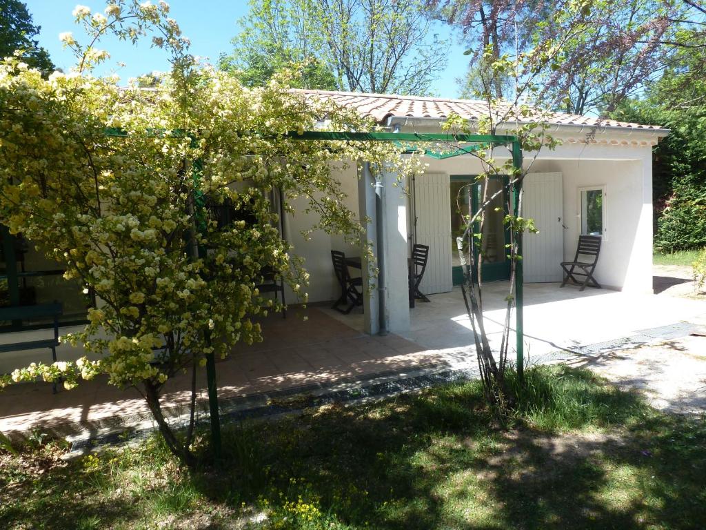Κήπος έξω από το LE COTTAGE