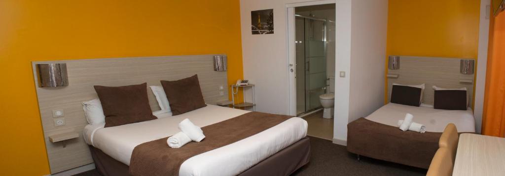 Postel nebo postele na pokoji v ubytování Hôtel de Paris La Défense