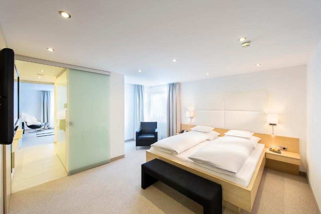 Postel nebo postele na pokoji v ubytování Hotel Rössle Superior