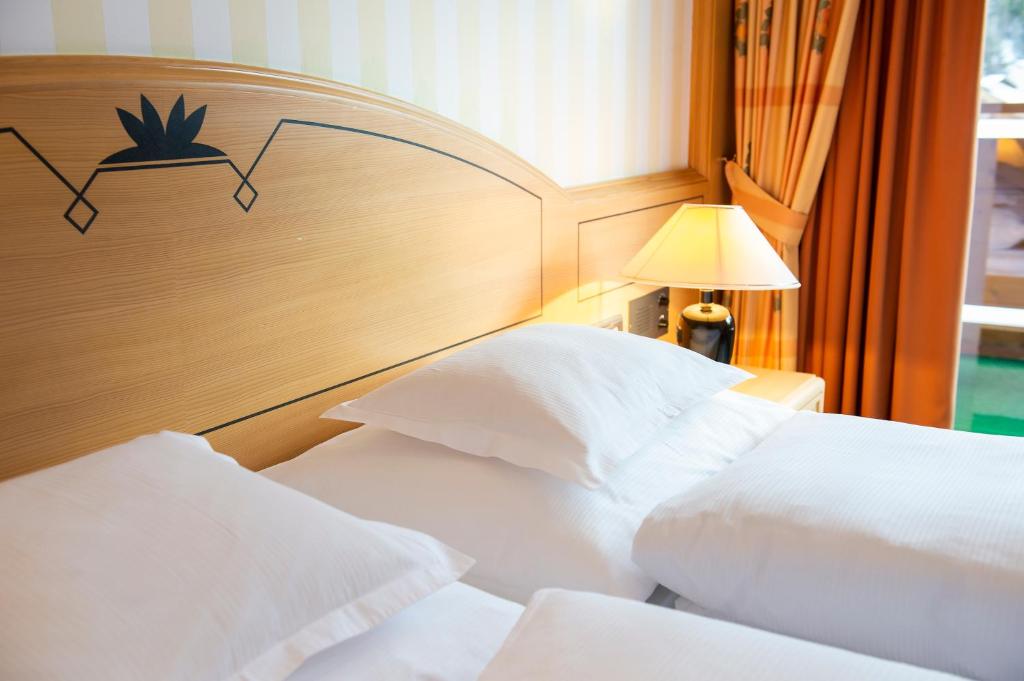 Postel nebo postele na pokoji v ubytování Hotel Rössle Superior