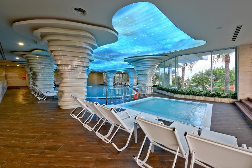 Bazén v ubytování Side Star Elegance Hotel - Ultra All Inclusive nebo v jeho okolí