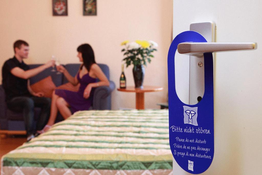 Certifikát, hodnocení, plakát nebo jiný dokument vystavený v ubytování Hotel Central Inn am Hauptbahnhof Pension