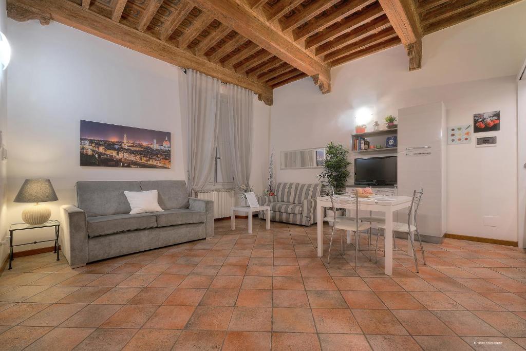 Televízia a/alebo spoločenská miestnosť v ubytovaní Wine Apartments Florence Moscato