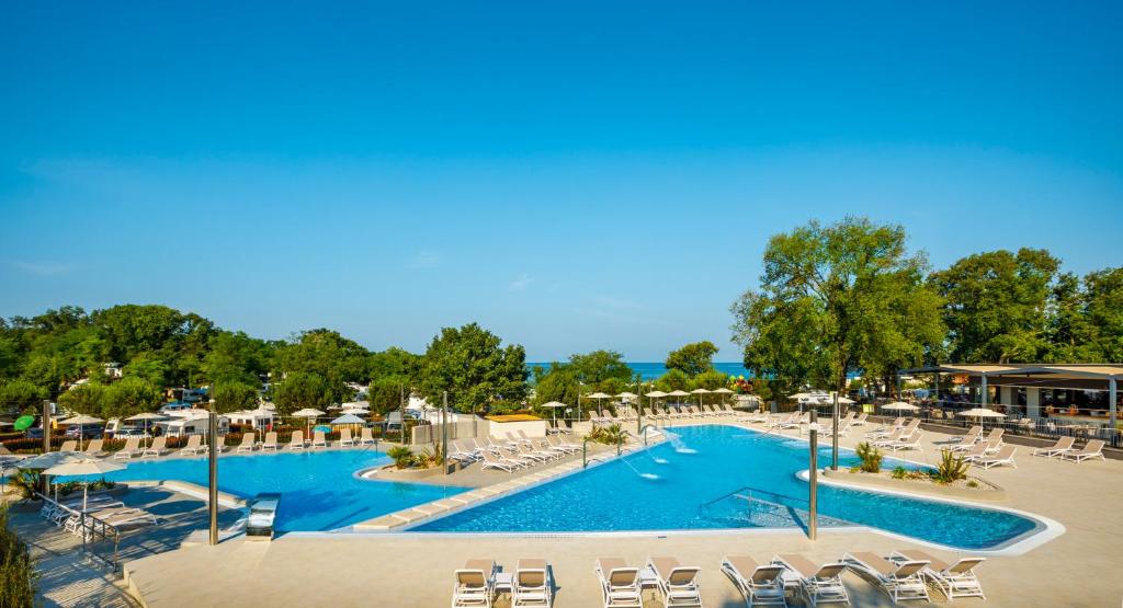 Basen w obiekcie Aminess Planet Camping Holiday Homes Maravea lub w pobliżu