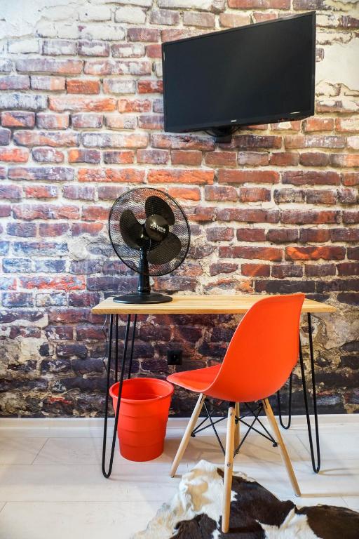 TV a/nebo společenská místnost v ubytování Retro Apartments