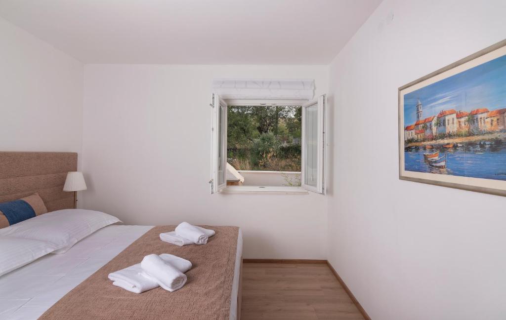 Posteľ alebo postele v izbe v ubytovaní Villa Village Idylle with heated pool, sauna, jacuzzy and private parking