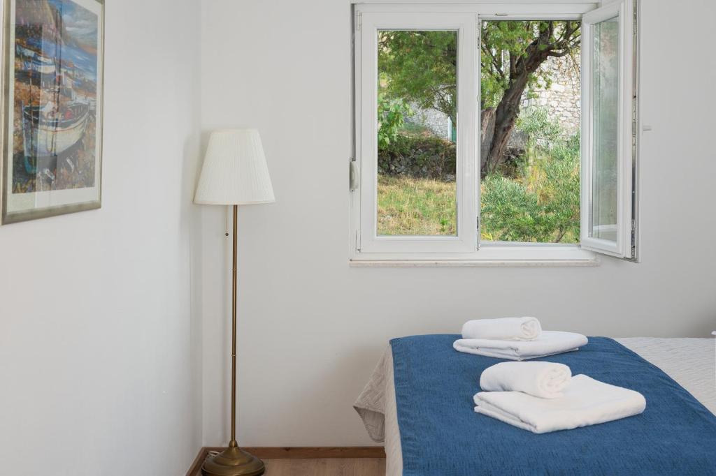 Posteľ alebo postele v izbe v ubytovaní Villa Village Idylle with heated pool, sauna, jacuzzy and private parking