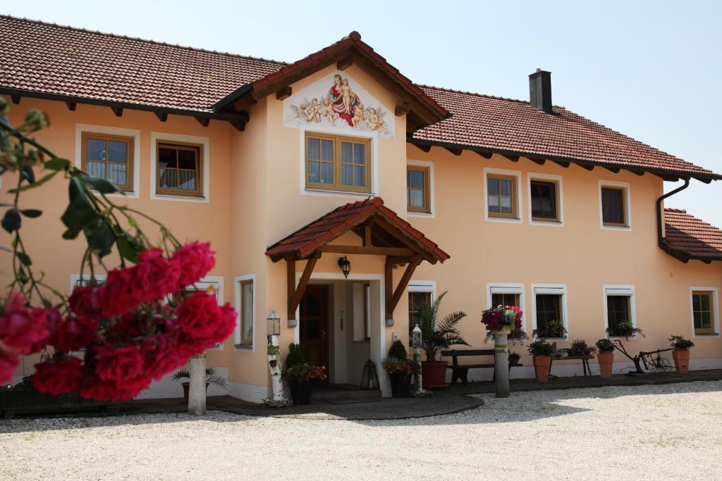 a building with flowers in front of it at Appartementhaus Putz in Pocking