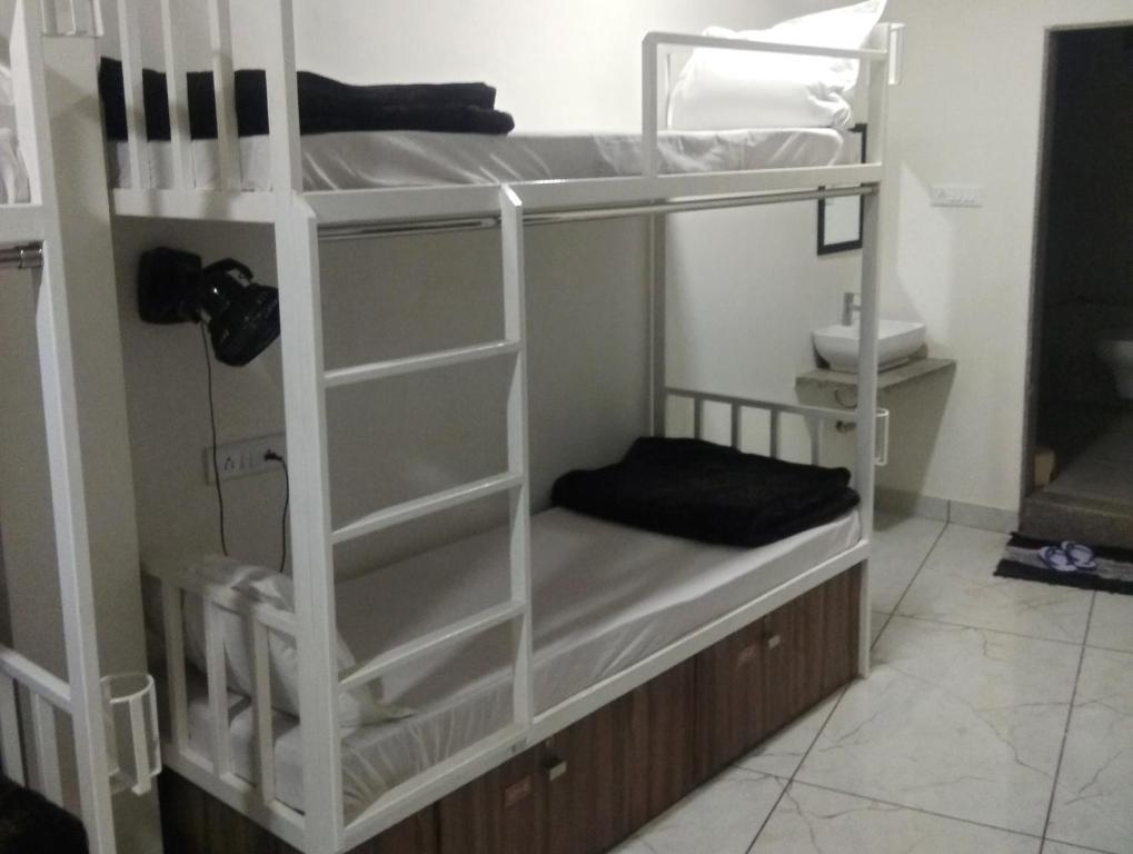 Palanda nebo palandy na pokoji v ubytování Hotel Milan