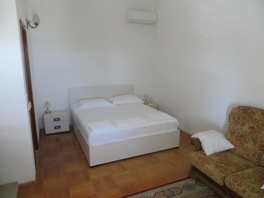 Apartments and Rooms Rogosic - 9