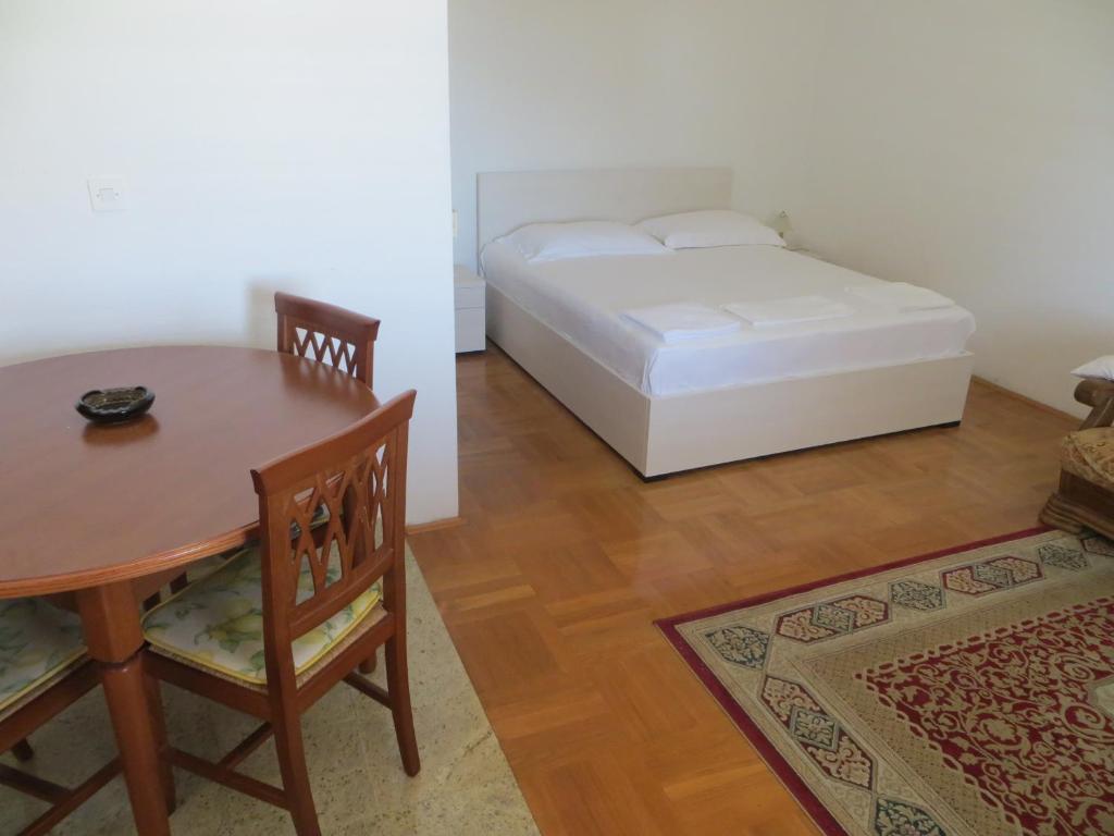 Apartments and Rooms Rogosic - 8