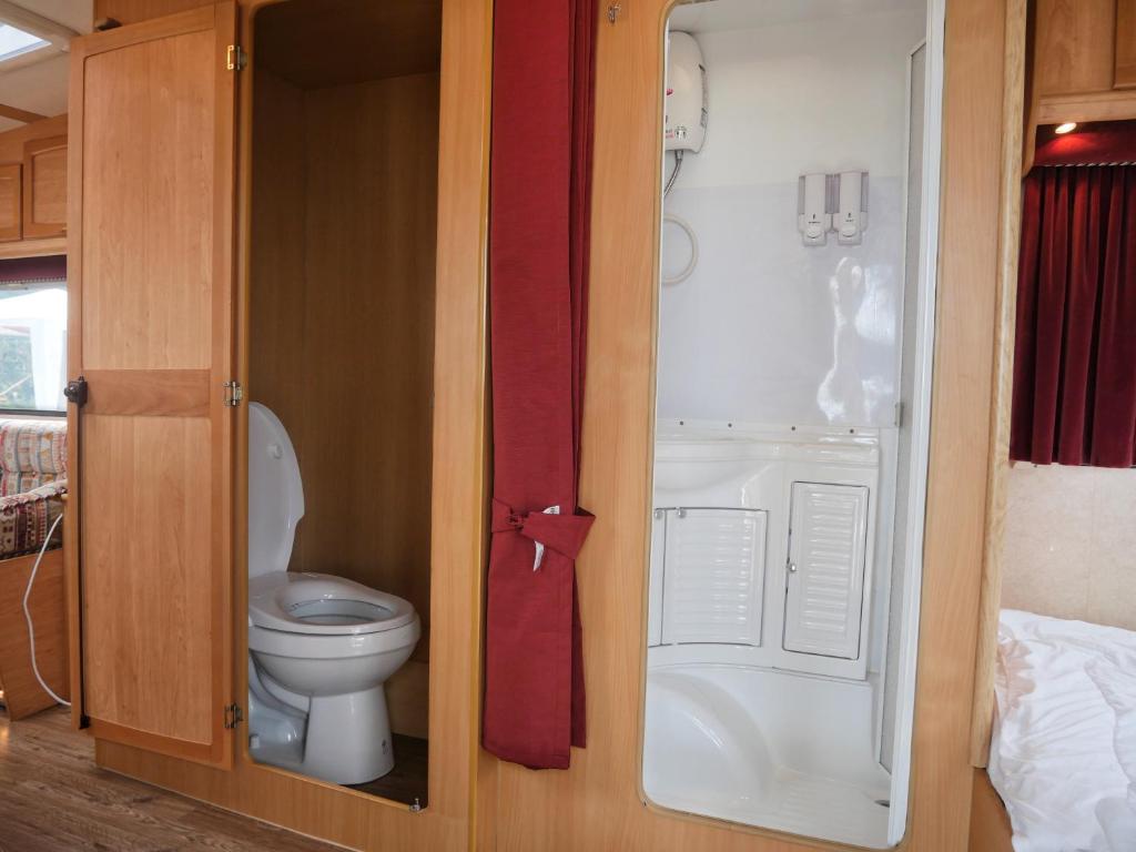 Koupelna v ubytování Samui Caravans