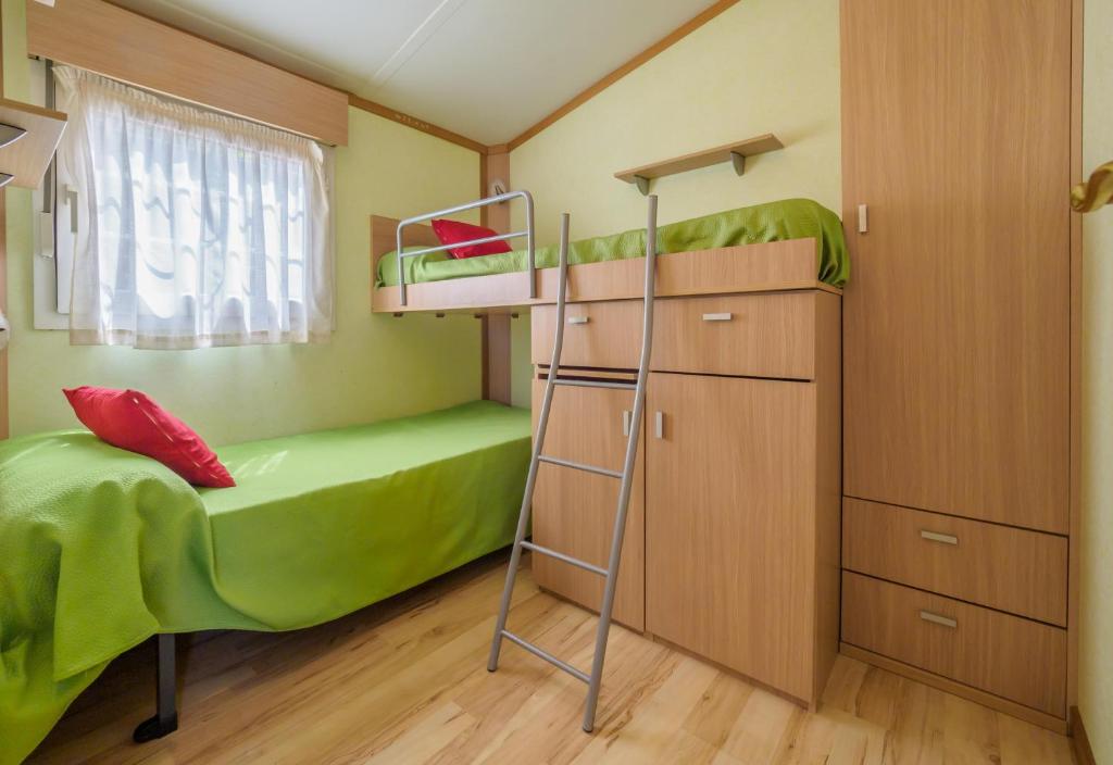Camping Alberg Municipal Tivissa - Casa Móvil Deluxe (4 Adultos + 2 Niños)