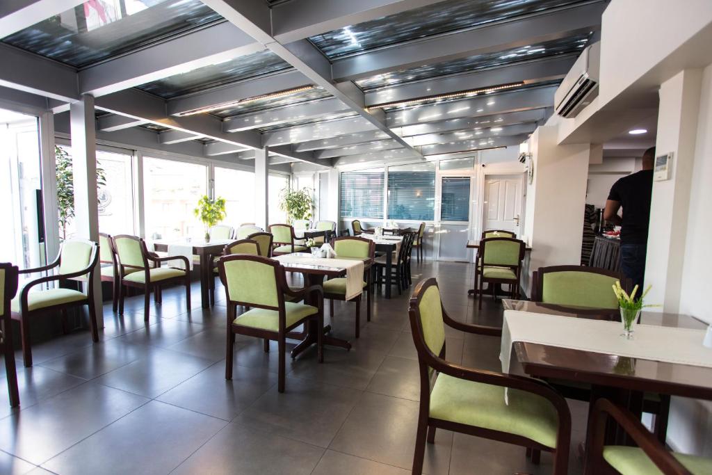 Restaurace v ubytování Nida Hotel Cıty Center