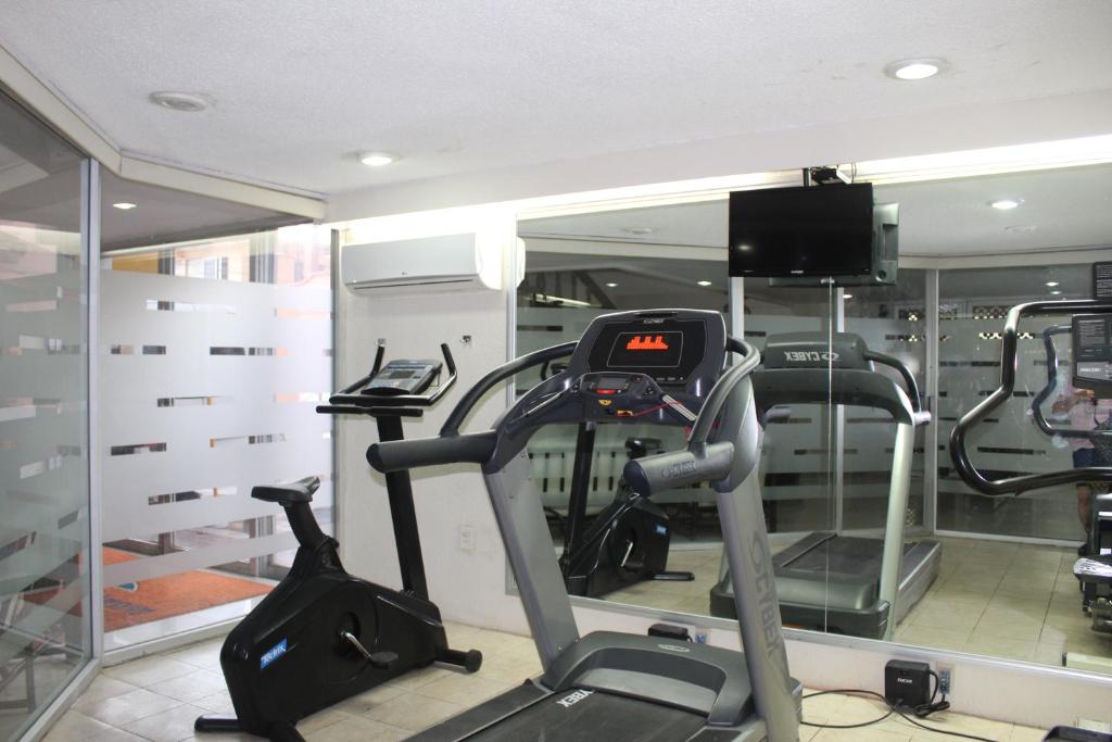 Fitness centrum a/nebo fitness zařízení v ubytování Howard Johnson by Wyndham Veracruz