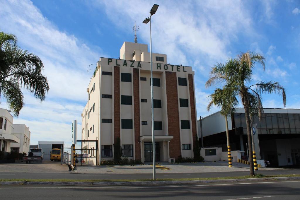 a hotel building with a sign on top of it at Limeira Plaza Hotel in Limeira