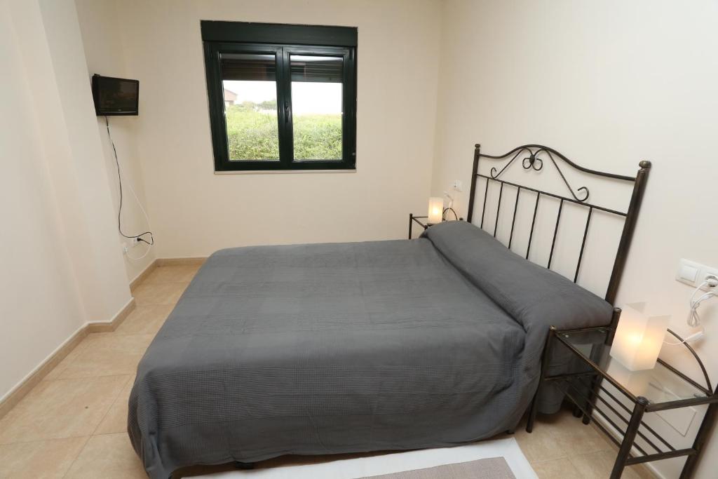 A bed or beds in a room at viviendas de uso turístico FINISTERRAE PLAYA