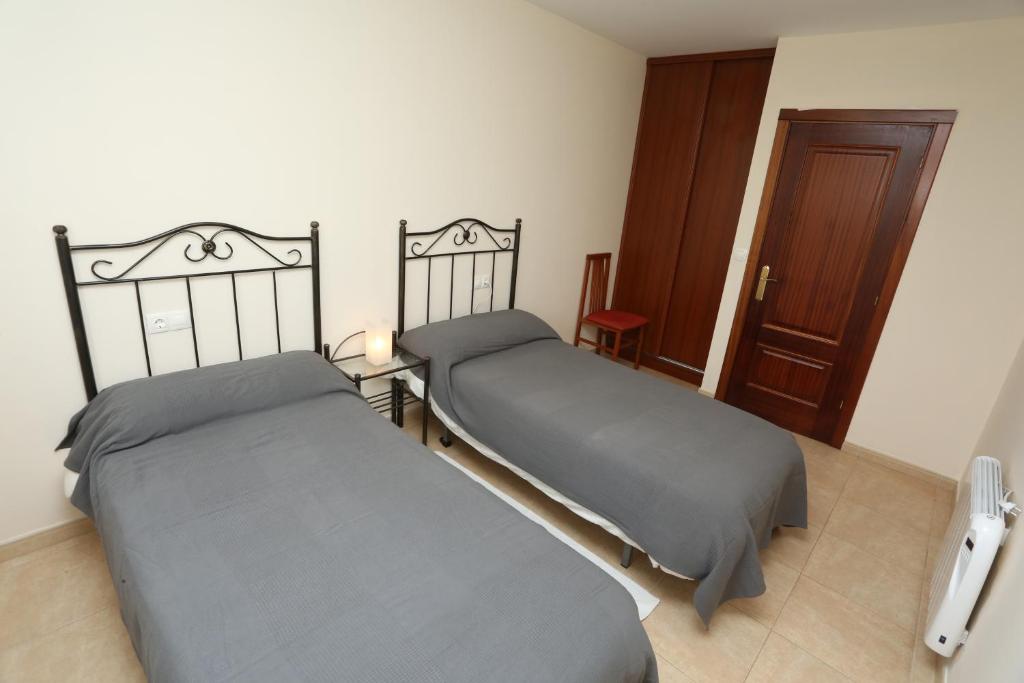 A bed or beds in a room at viviendas de uso turístico FINISTERRAE PLAYA