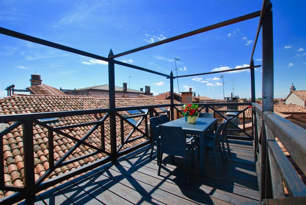 Balkon lub taras w obiekcie CA GRIMANI private terrace