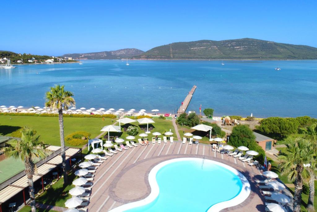 Vista sulla piscina di Hotel Corte Rosada Resort & Spa o su una piscina nei dintorni