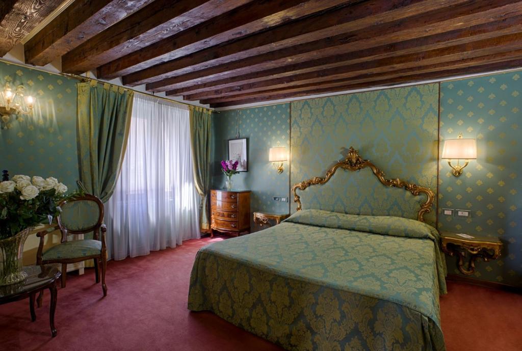 A bed or beds in a room at Locanda Vivaldi