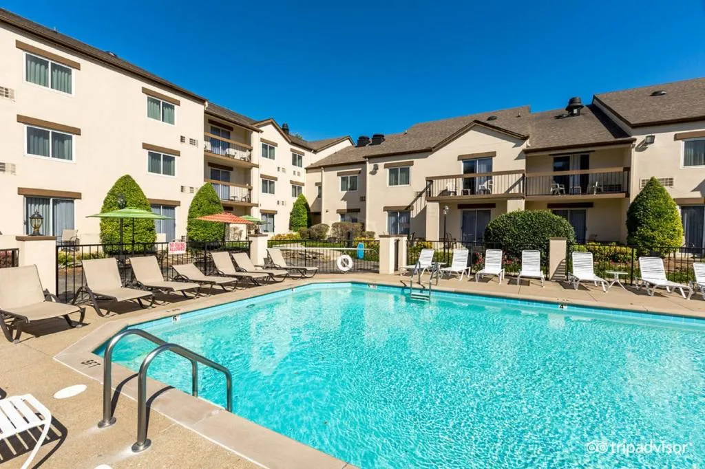 Club Hotel Nashville Inn & Suites in Nashville