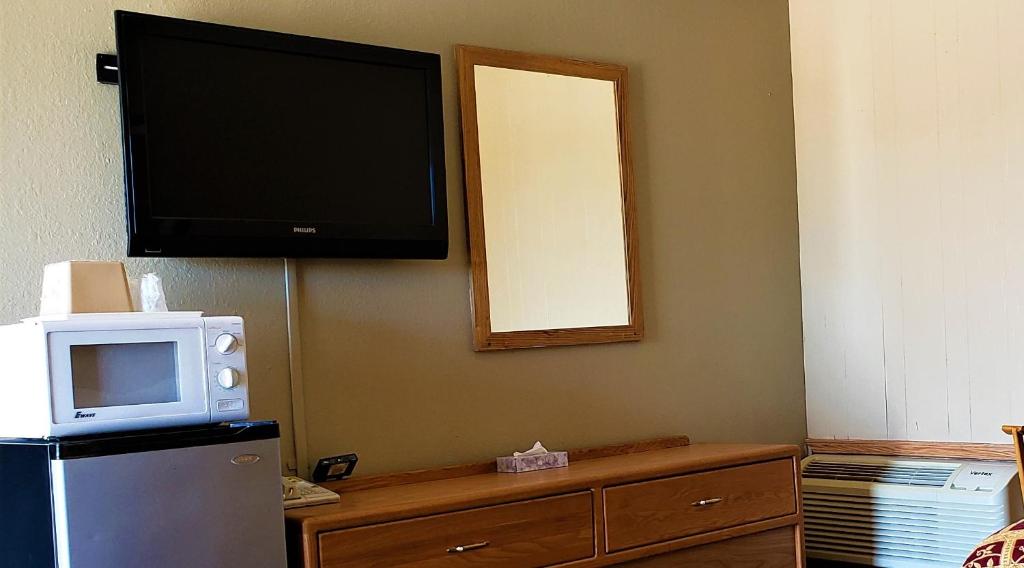 Grand Motel - Queen Room