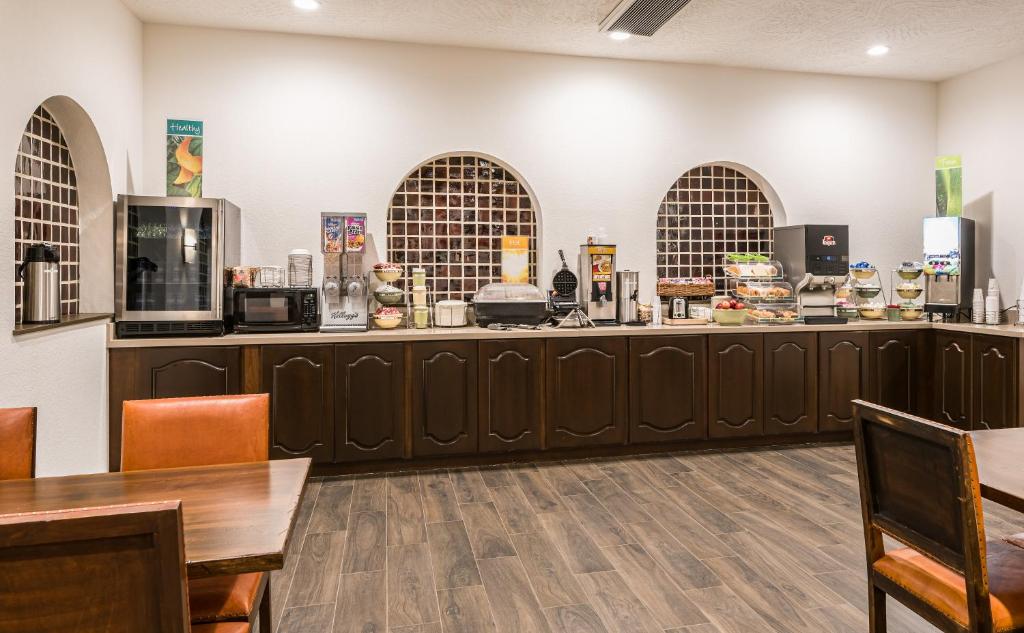a restaurant with a counter with food on it at Lux Verde Hotel in Cottonwood