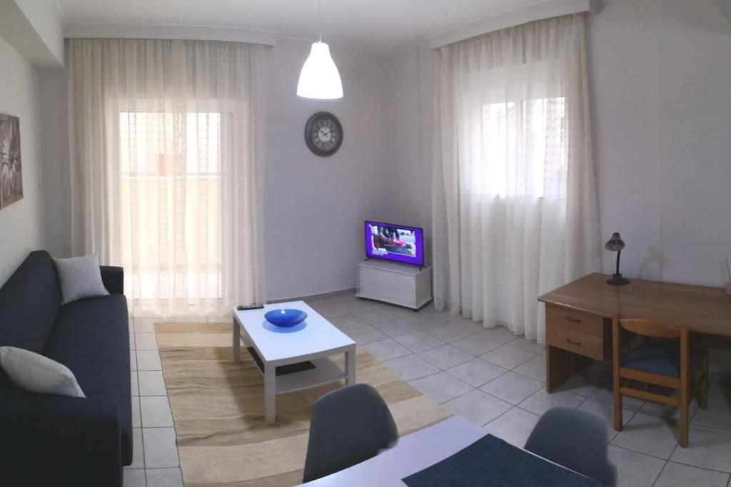 a living room with a couch and a table and a tv at Riohome in Rio