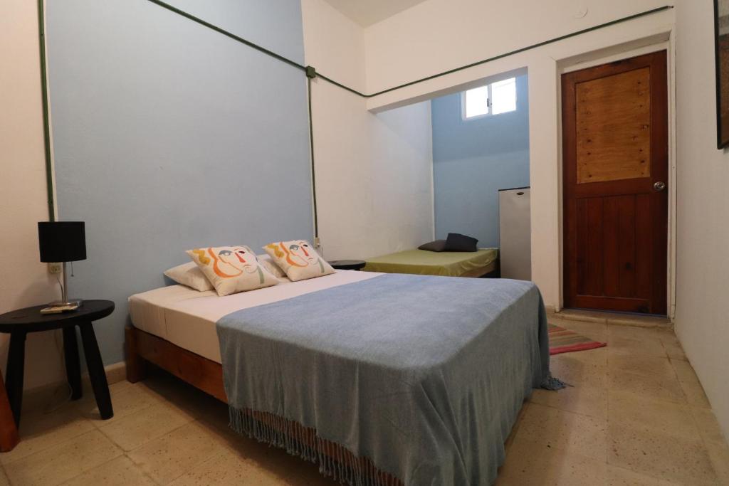 Postel nebo postele na pokoji v ubytování Wabi Hostel