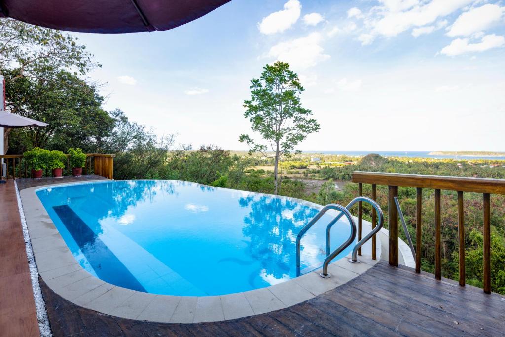 Bazén v ubytování Nui Thom Ecolodge nebo v jeho okolí