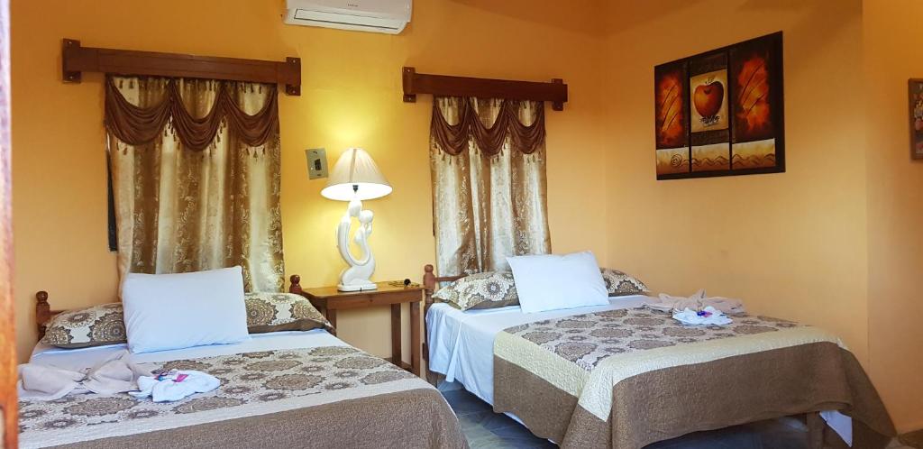 Llit o llits en una habitació de Hotel Sacbe Coba
