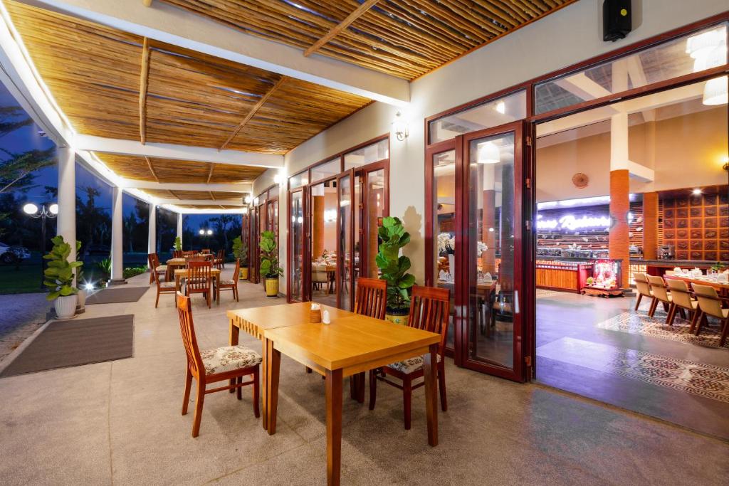 Restaurace v ubytování Sao Mai Beach Resort