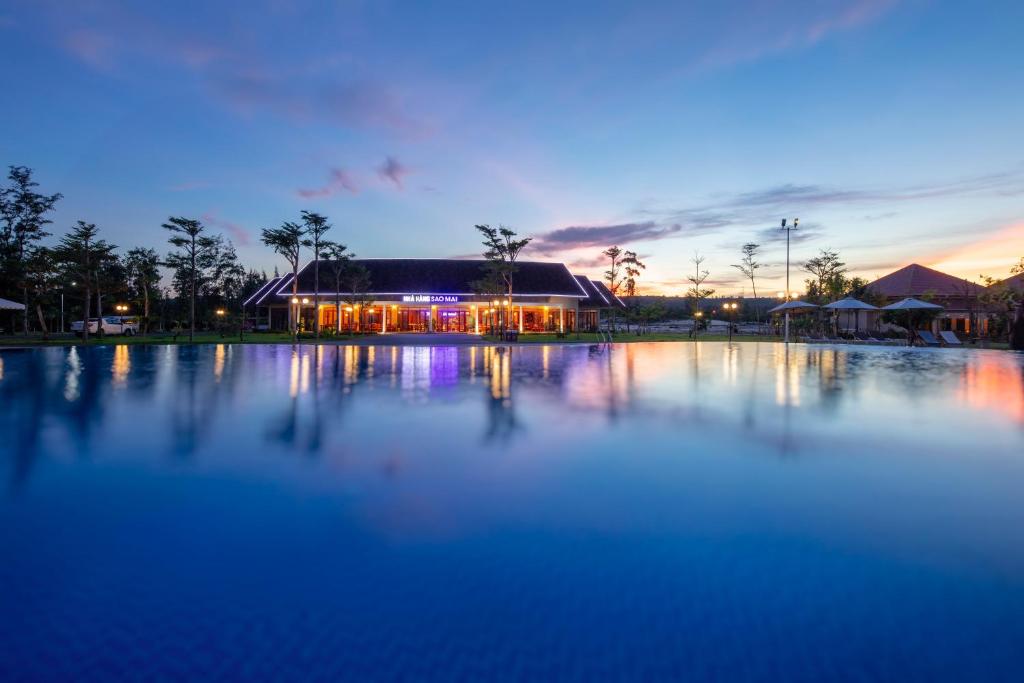 Bazén v ubytování Sao Mai Beach Resort nebo v jeho okolí