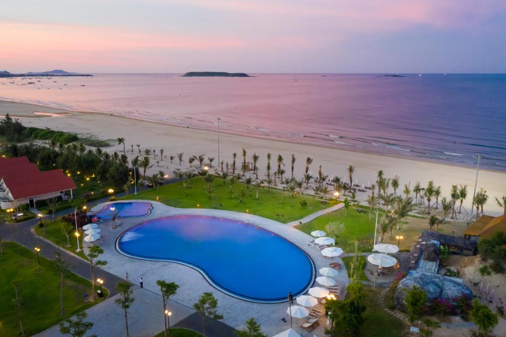 an overhead view of a resort with a swimming pool and the beach at Sao Mai Beach Resort in Tuy Hoa