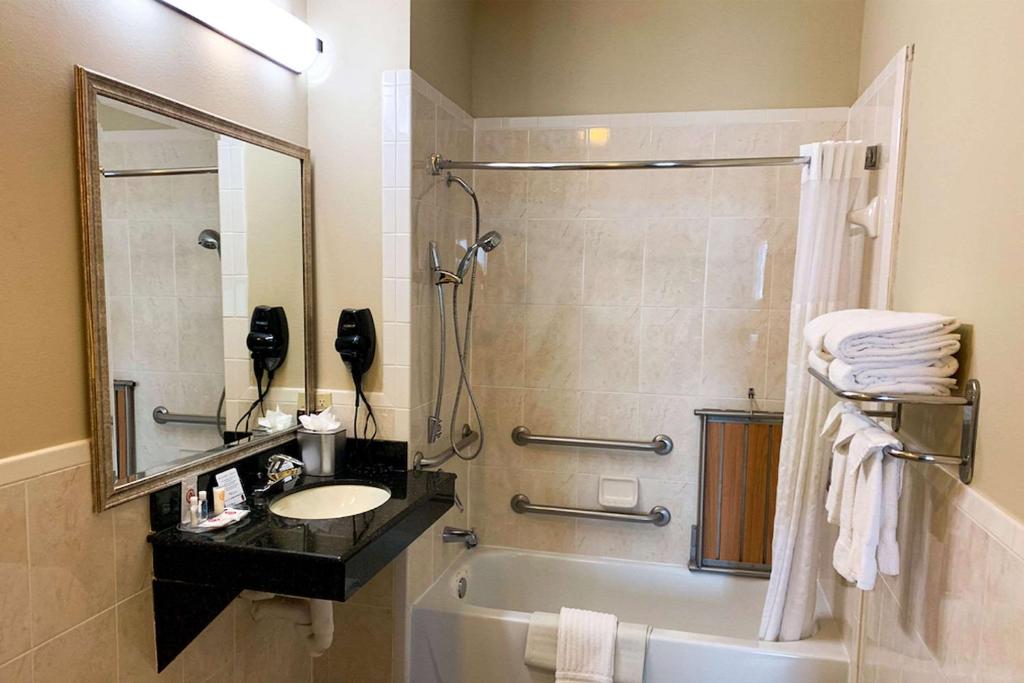 Comfort Suites Texas Ave photo