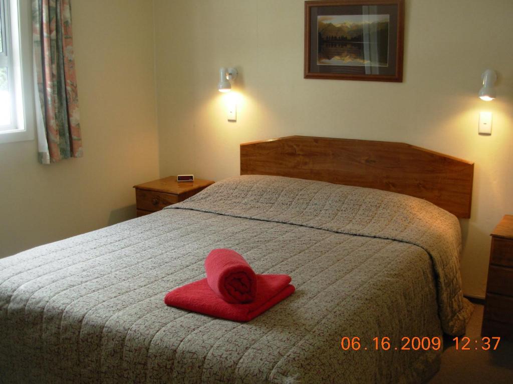 Postel nebo postele na pokoji v ubytování Greenacres Alpine Chalets & Villas
