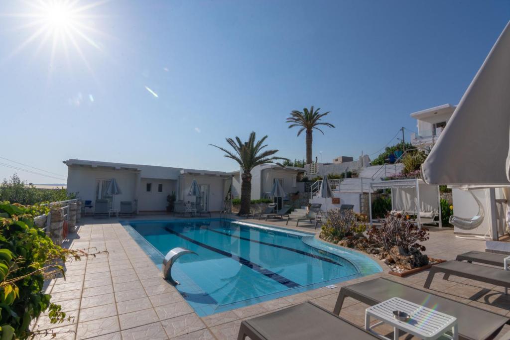 The swimming pool at or close to Frida Apartments