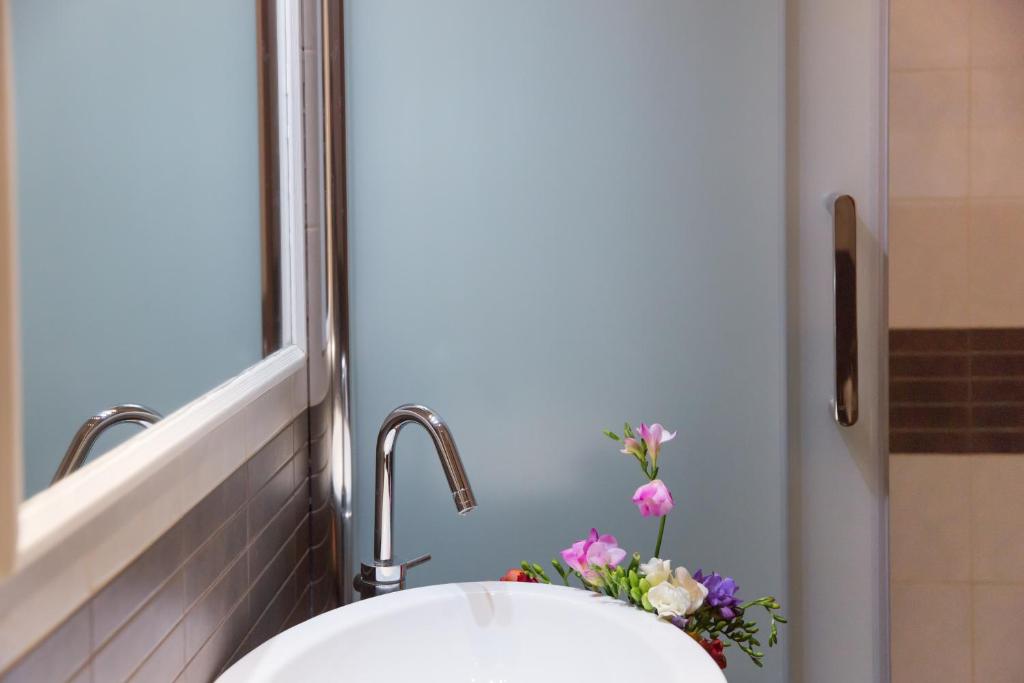 A bathroom at Sant'Angelo Apartments